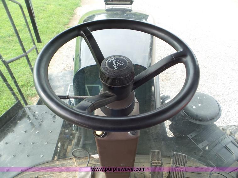 image for item L6925 2009 Vector V300 self-propelled applicator