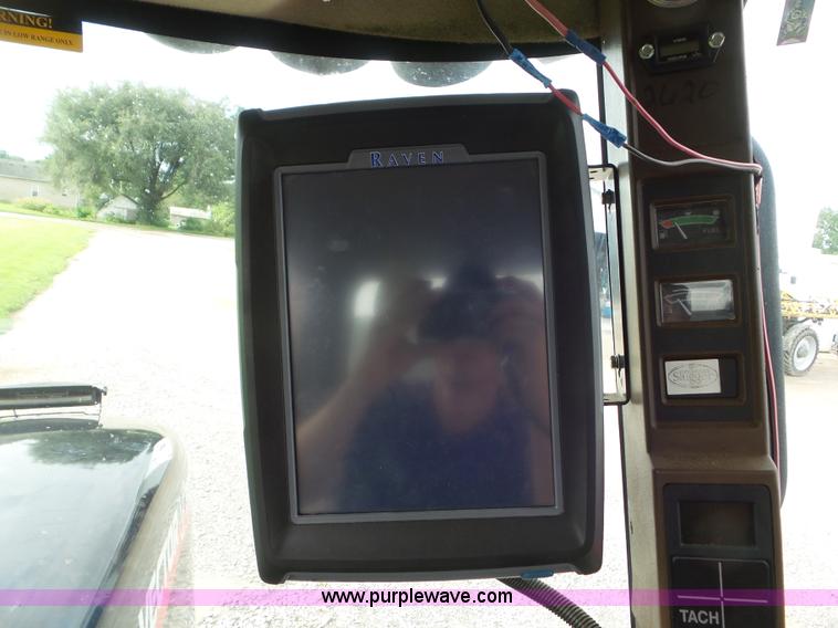 image for item L6925 2009 Vector V300 self-propelled applicator