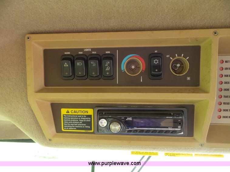 image for item L6925 2009 Vector V300 self-propelled applicator