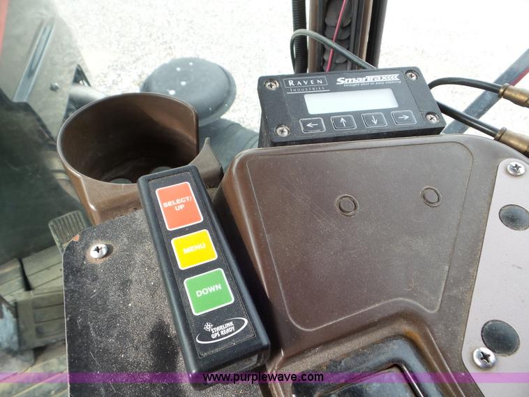 image for item L6925 2009 Vector V300 self-propelled applicator