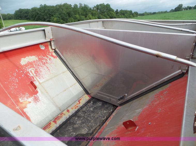 image for item L6925 2009 Vector V300 self-propelled applicator