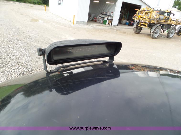 image for item L6925 2009 Vector V300 self-propelled applicator