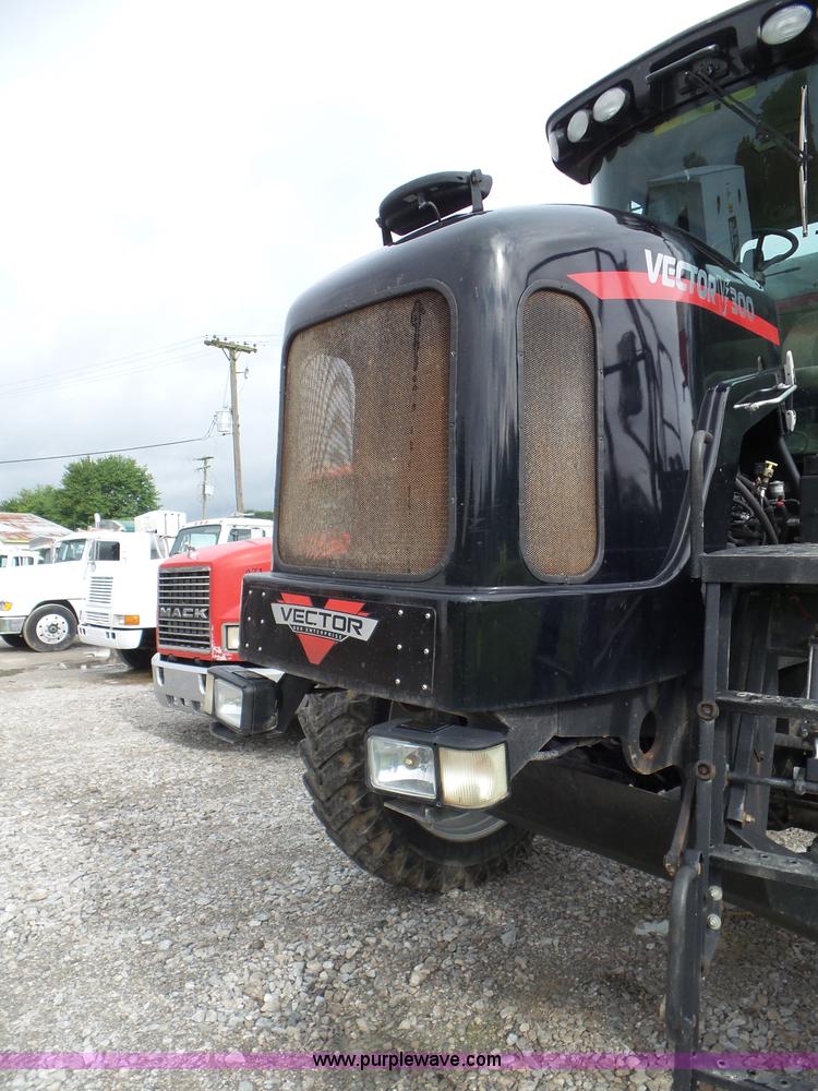 image for item L6925 2009 Vector V300 self-propelled applicator