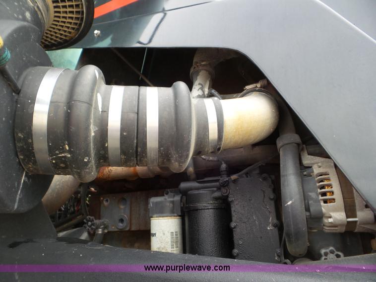 image for item L6925 2009 Vector V300 self-propelled applicator