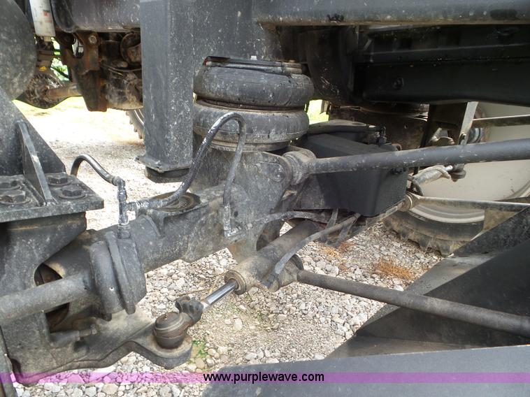 image for item L6925 2009 Vector V300 self-propelled applicator