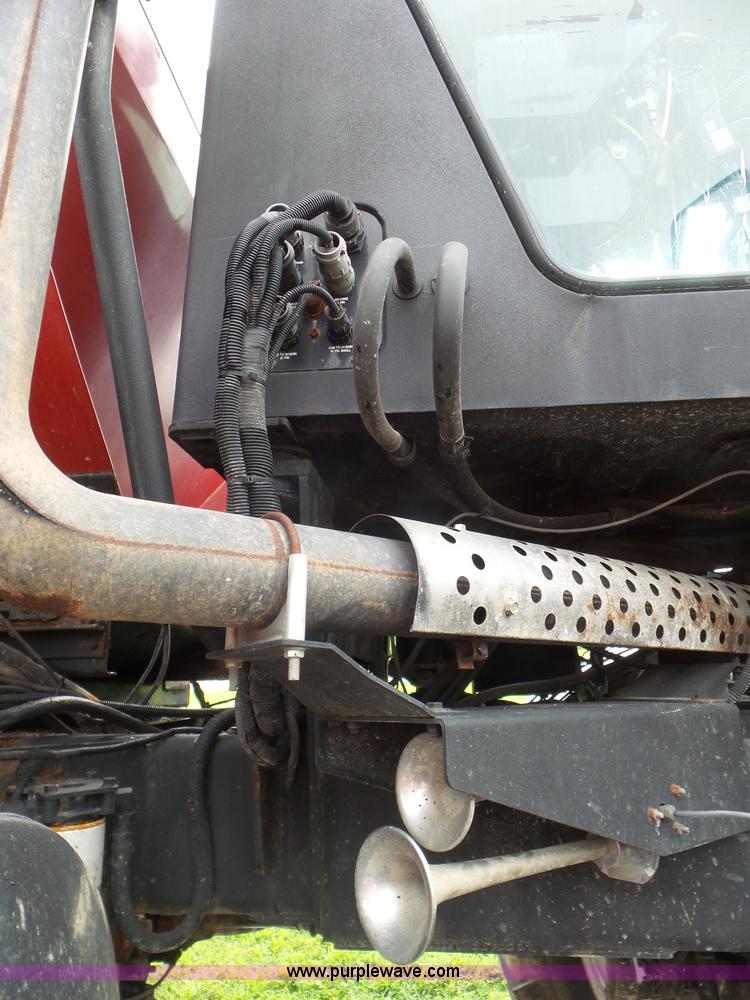 image for item L6925 2009 Vector V300 self-propelled applicator