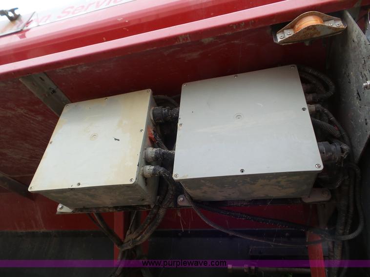 image for item L6925 2009 Vector V300 self-propelled applicator