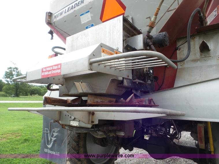 image for item L6925 2009 Vector V300 self-propelled applicator