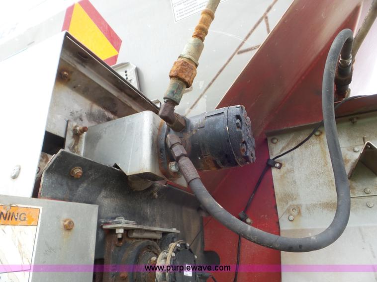 image for item L6925 2009 Vector V300 self-propelled applicator