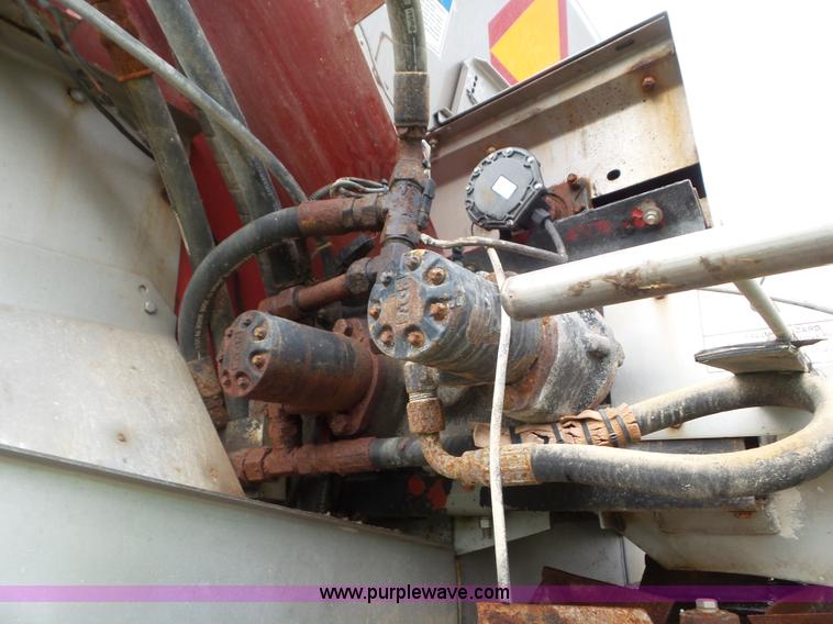 image for item L6925 2009 Vector V300 self-propelled applicator