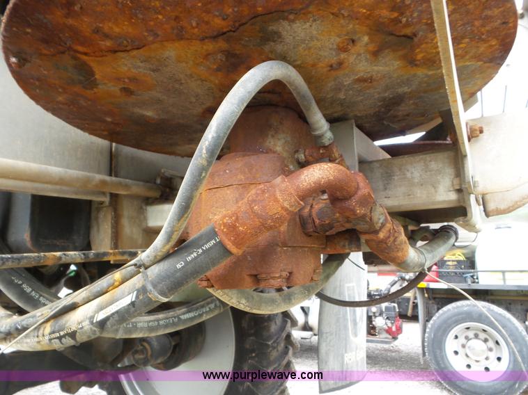 image for item L6925 2009 Vector V300 self-propelled applicator