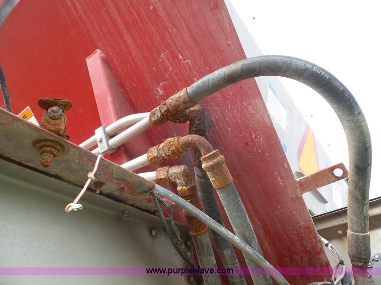 image for item L6925 2009 Vector V300 self-propelled applicator