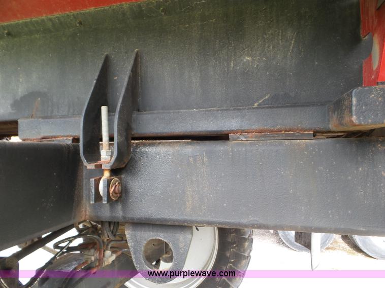 image for item L6925 2009 Vector V300 self-propelled applicator