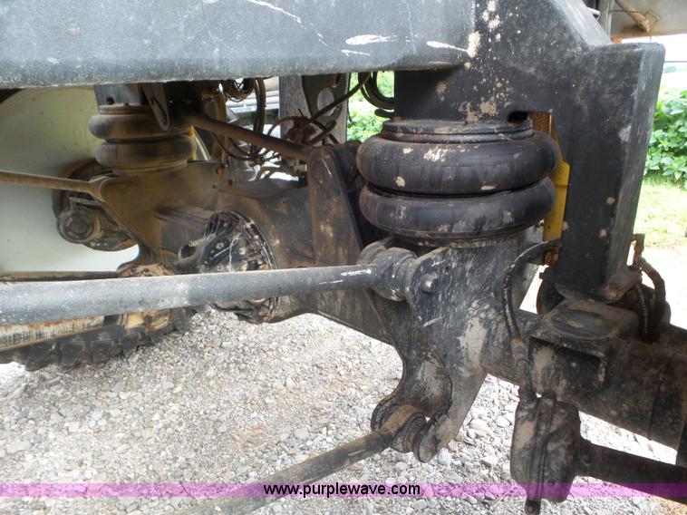 image for item L6925 2009 Vector V300 self-propelled applicator