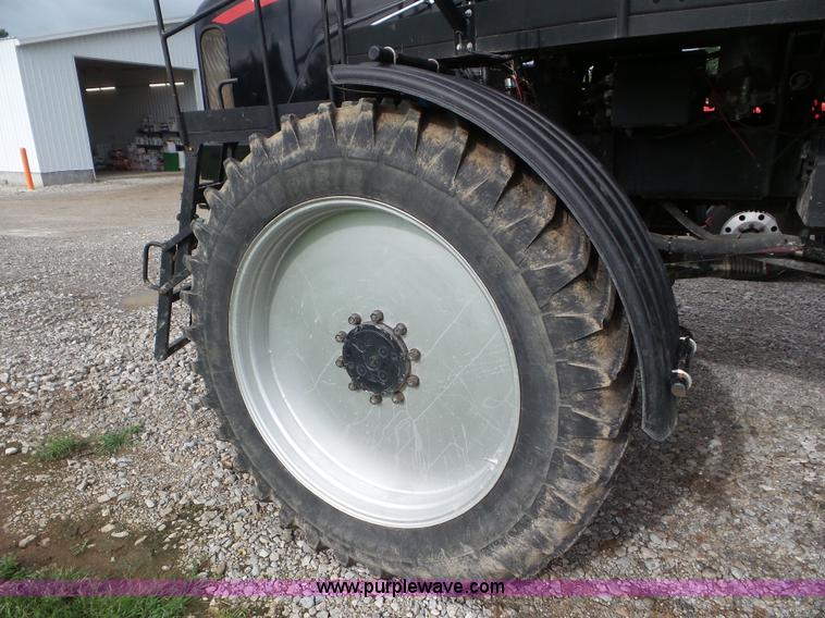 image for item L6925 2009 Vector V300 self-propelled applicator