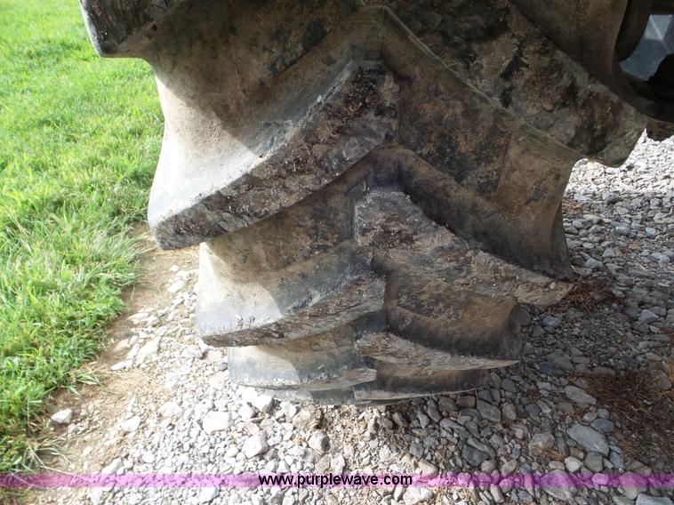 image for item L6925 2009 Vector V300 self-propelled applicator