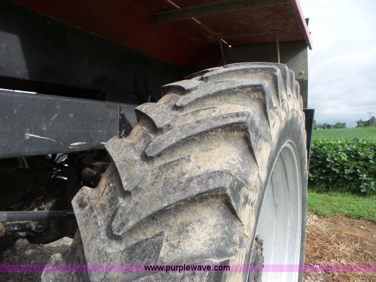 image for item L6925 2009 Vector V300 self-propelled applicator