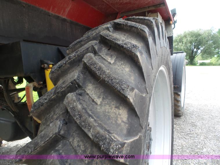 image for item L6925 2009 Vector V300 self-propelled applicator