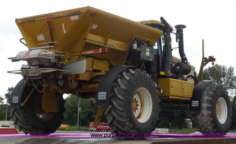 image for item L6926 2007 Ag-Chem RoGator 1074SS self-propelled applicator