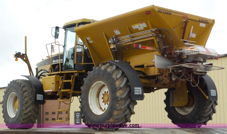 image for item L6926 2007 Ag-Chem RoGator 1074SS self-propelled applicator