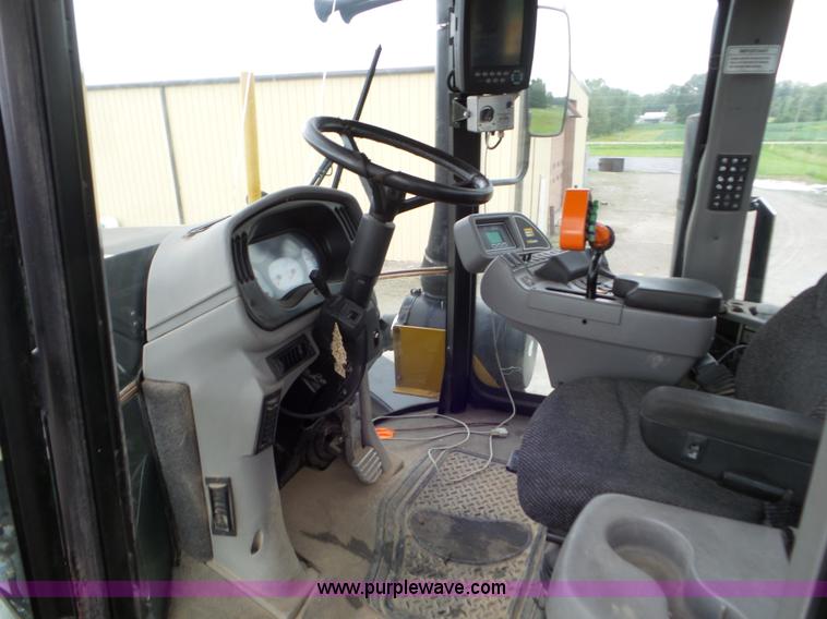 image for item L6926 2007 Ag-Chem RoGator 1074SS self-propelled applicator