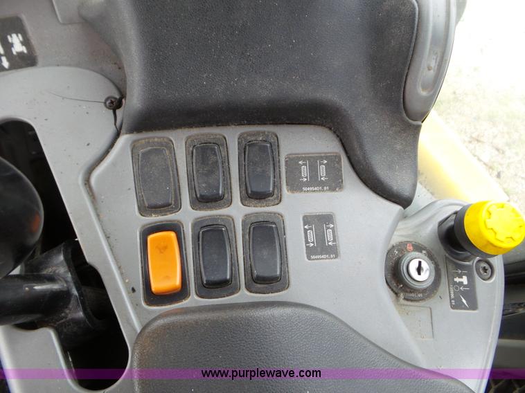 image for item L6926 2007 Ag-Chem RoGator 1074SS self-propelled applicator