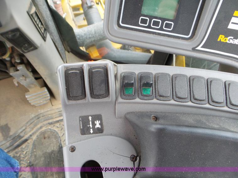 image for item L6926 2007 Ag-Chem RoGator 1074SS self-propelled applicator