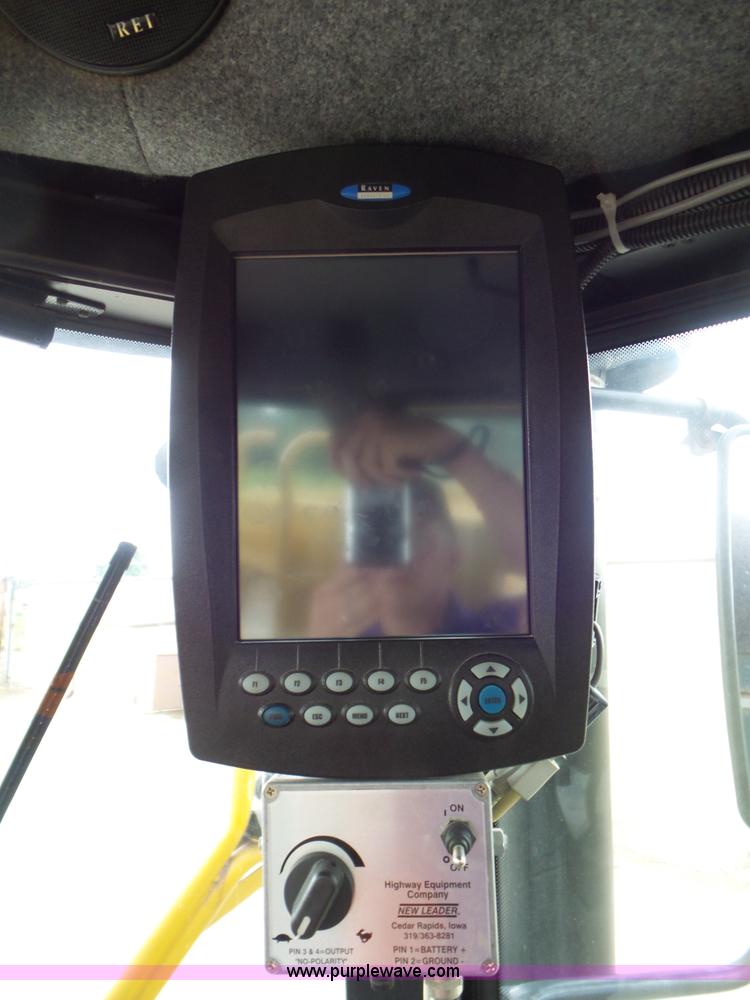 image for item L6926 2007 Ag-Chem RoGator 1074SS self-propelled applicator