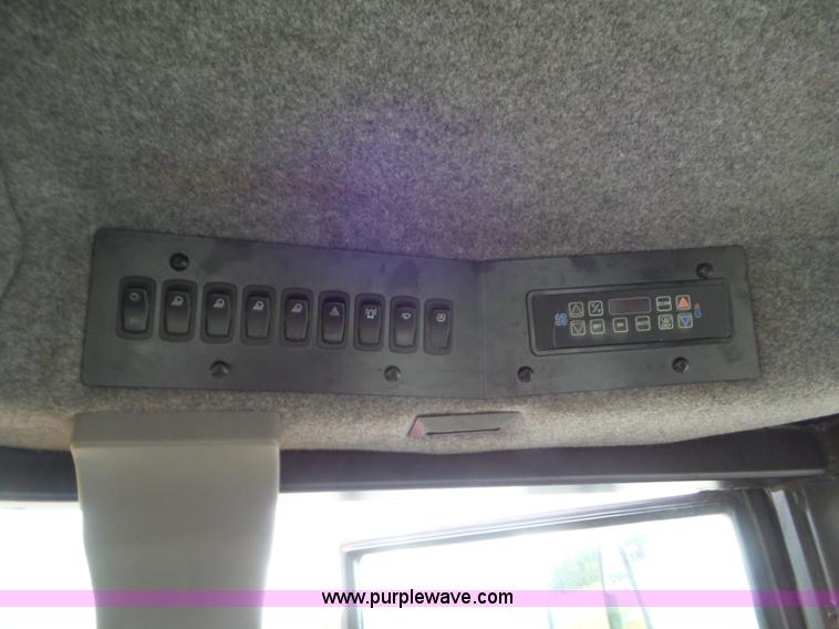 image for item L6926 2007 Ag-Chem RoGator 1074SS self-propelled applicator