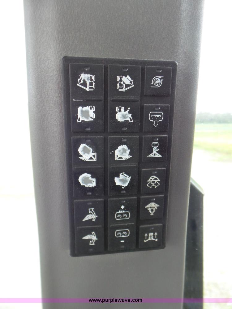 image for item L6926 2007 Ag-Chem RoGator 1074SS self-propelled applicator