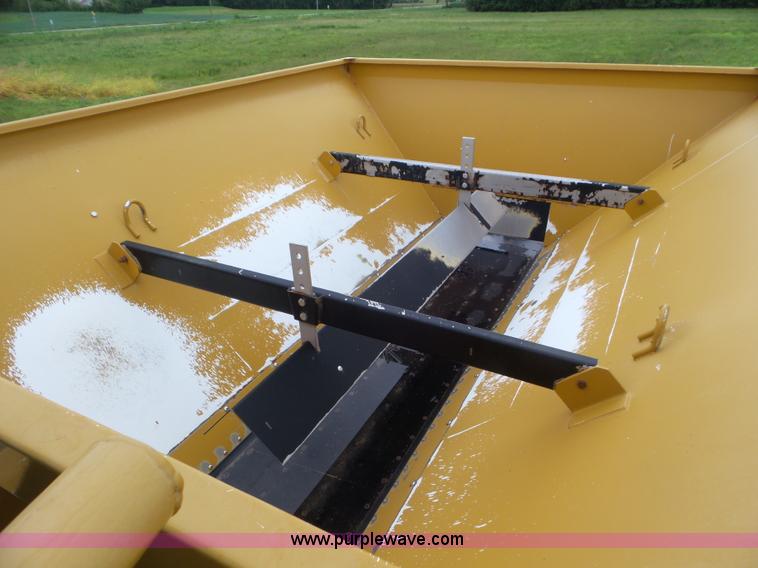 image for item L6926 2007 Ag-Chem RoGator 1074SS self-propelled applicator