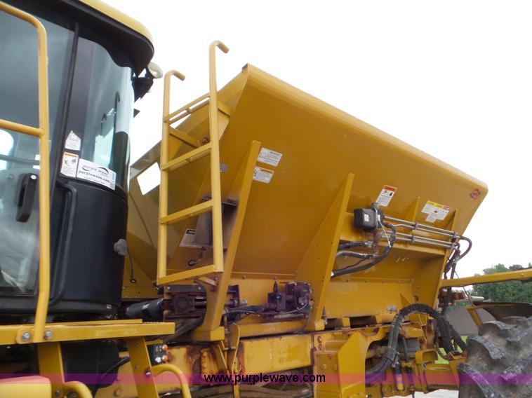 image for item L6926 2007 Ag-Chem RoGator 1074SS self-propelled applicator