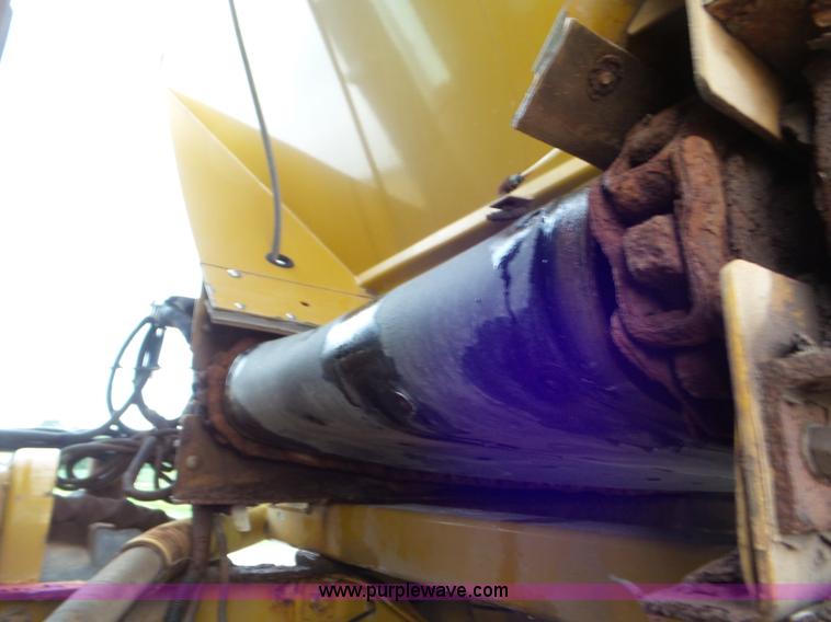 image for item L6926 2007 Ag-Chem RoGator 1074SS self-propelled applicator