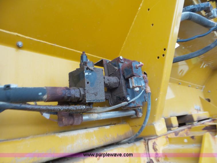 image for item L6926 2007 Ag-Chem RoGator 1074SS self-propelled applicator