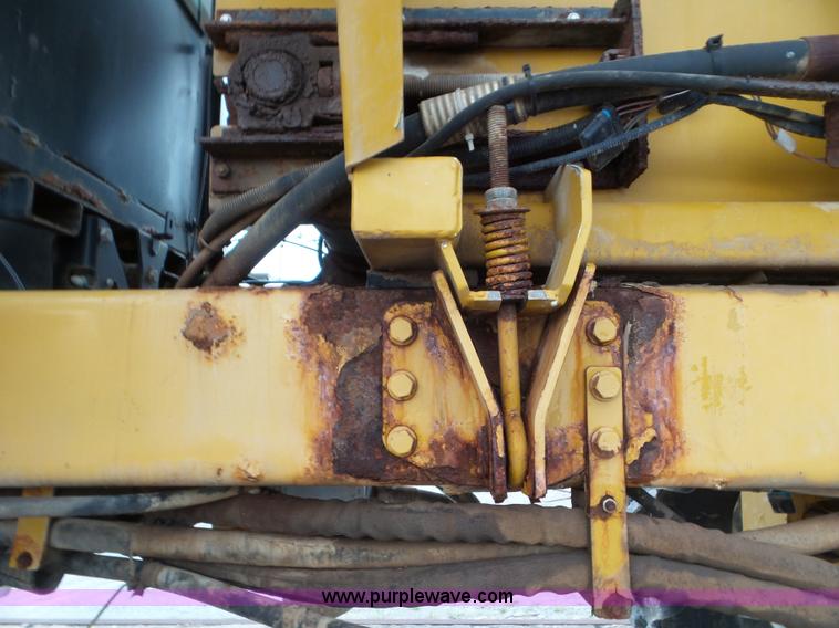 image for item L6926 2007 Ag-Chem RoGator 1074SS self-propelled applicator