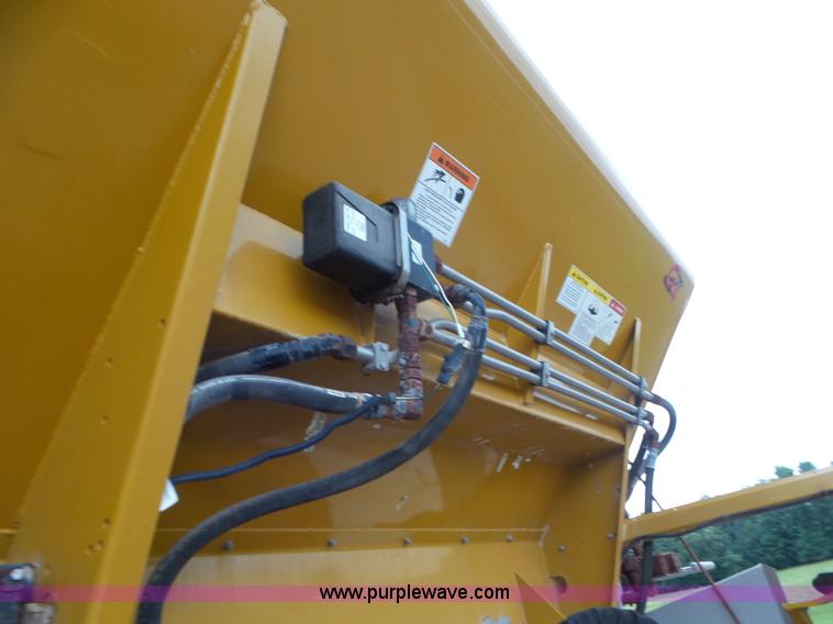 image for item L6926 2007 Ag-Chem RoGator 1074SS self-propelled applicator