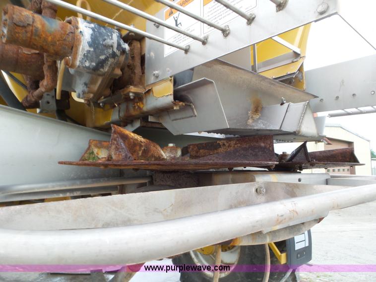 image for item L6926 2007 Ag-Chem RoGator 1074SS self-propelled applicator