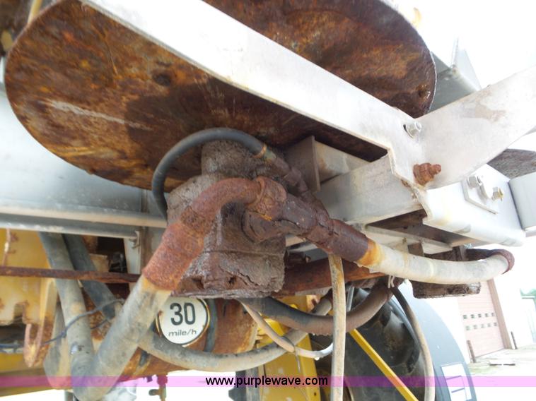 image for item L6926 2007 Ag-Chem RoGator 1074SS self-propelled applicator