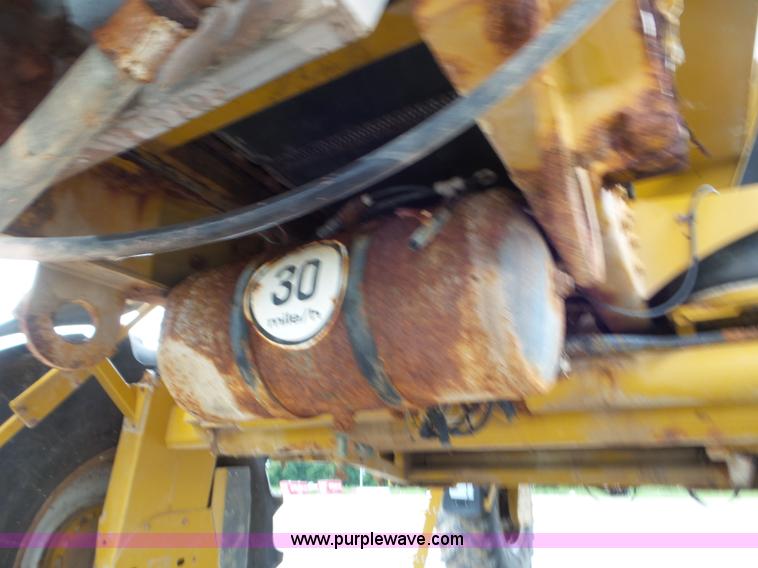 image for item L6926 2007 Ag-Chem RoGator 1074SS self-propelled applicator