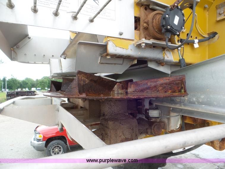 image for item L6926 2007 Ag-Chem RoGator 1074SS self-propelled applicator