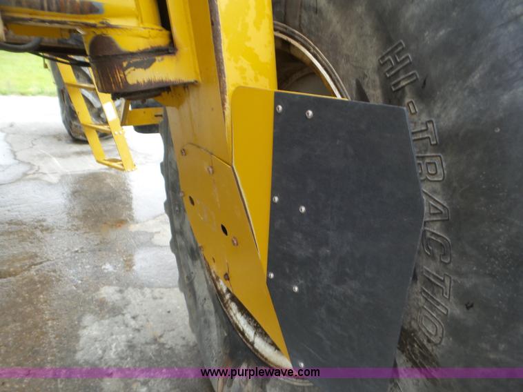 image for item L6926 2007 Ag-Chem RoGator 1074SS self-propelled applicator