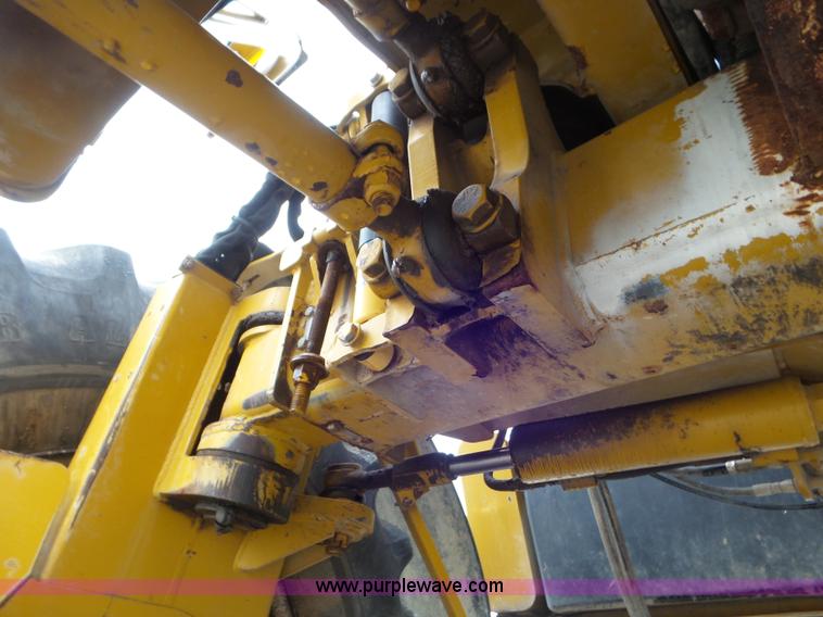 image for item L6926 2007 Ag-Chem RoGator 1074SS self-propelled applicator