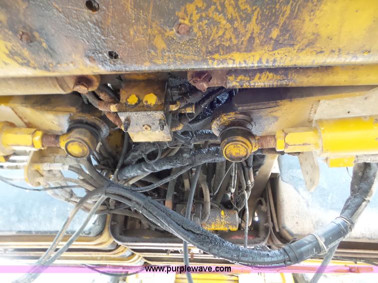 image for item L6926 2007 Ag-Chem RoGator 1074SS self-propelled applicator