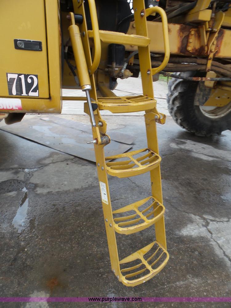 image for item L6926 2007 Ag-Chem RoGator 1074SS self-propelled applicator