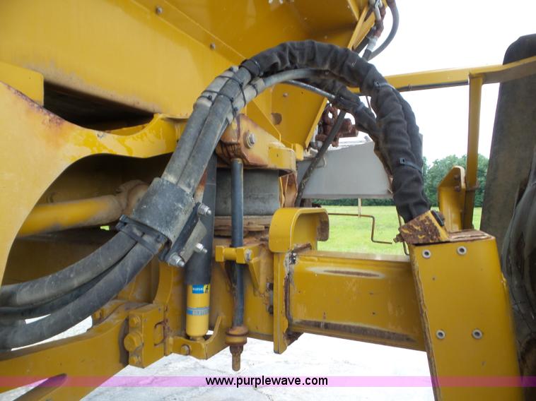 image for item L6926 2007 Ag-Chem RoGator 1074SS self-propelled applicator