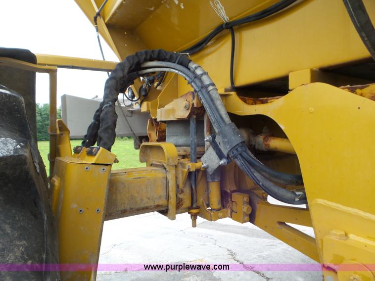 image for item L6926 2007 Ag-Chem RoGator 1074SS self-propelled applicator