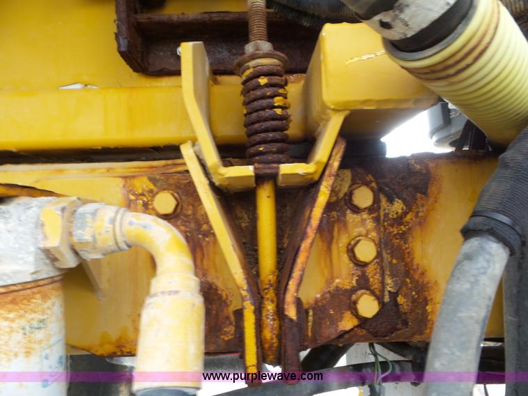 image for item L6926 2007 Ag-Chem RoGator 1074SS self-propelled applicator