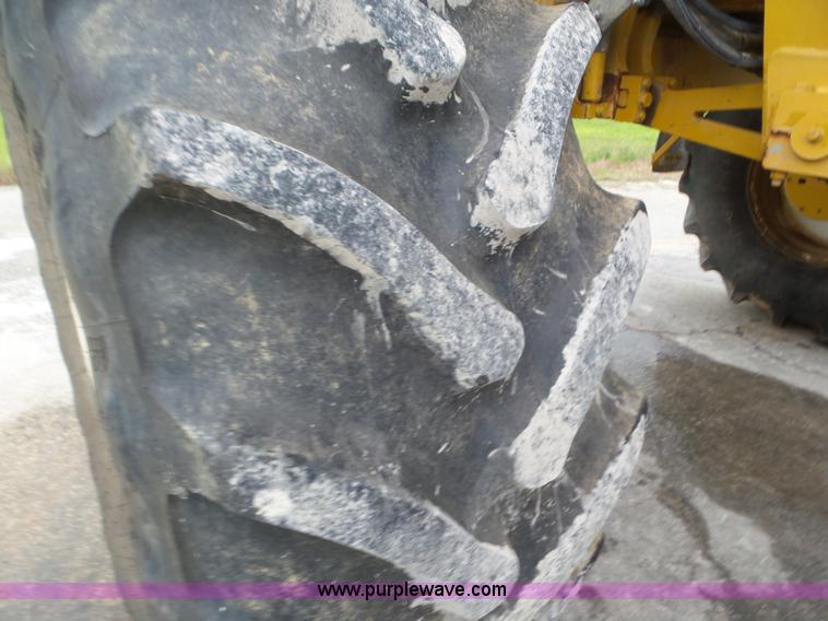 image for item L6926 2007 Ag-Chem RoGator 1074SS self-propelled applicator