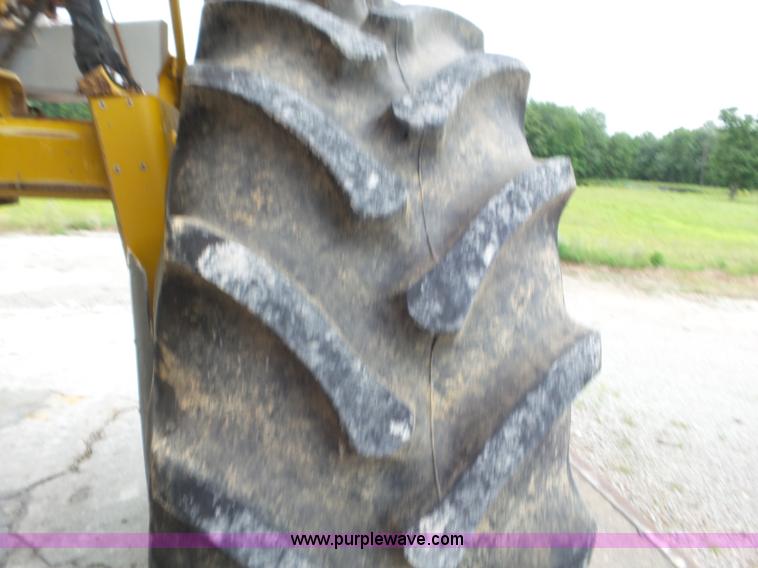 image for item L6926 2007 Ag-Chem RoGator 1074SS self-propelled applicator