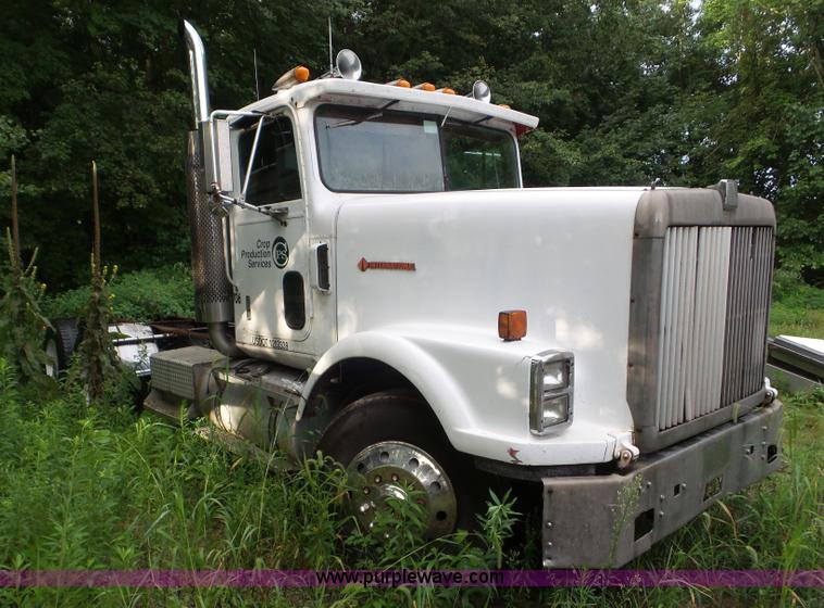 image for item L6927 1988 International F9370 truck chassis